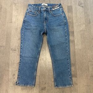 NWT Abercrombie Curve Love Mid Rise Capri Jean